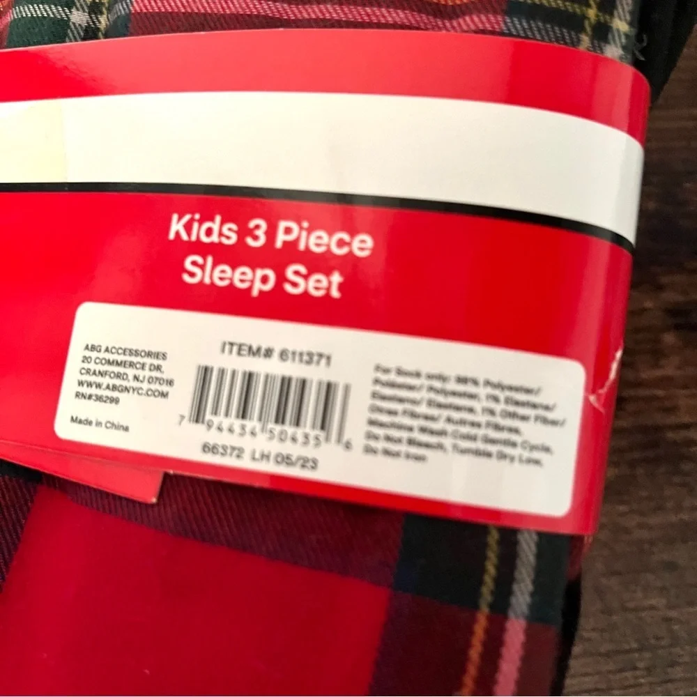 NWT Kid's Gender Neutral Black & Red Plaid Christmas Pajamas Size 8-10